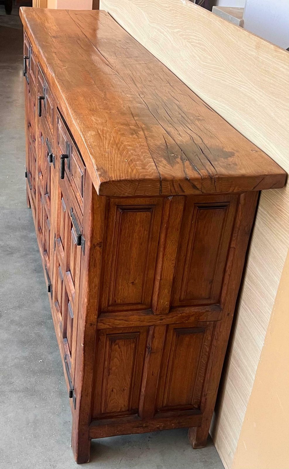 Mobilier Grand buffet baroque catalan en chêne sculpté de style toscan, XIXe siècle photo