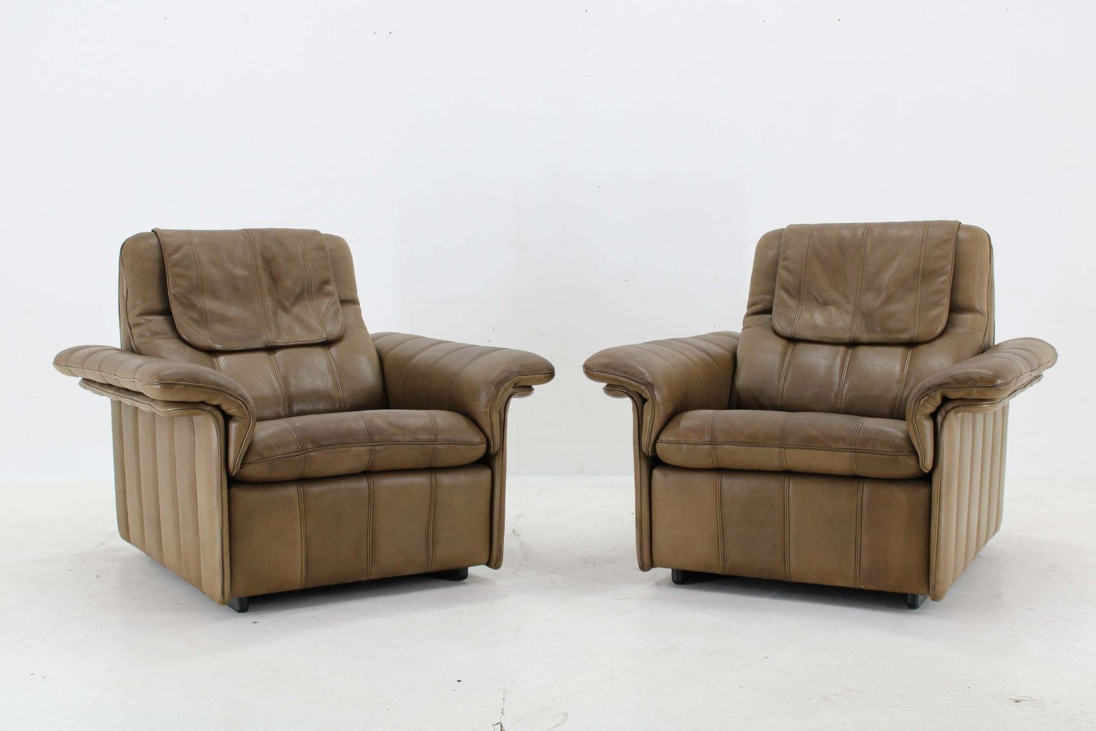1970s Pair Of Exclusive De Sede Buffalo Leather Armchairs, Switzerland photo for sale