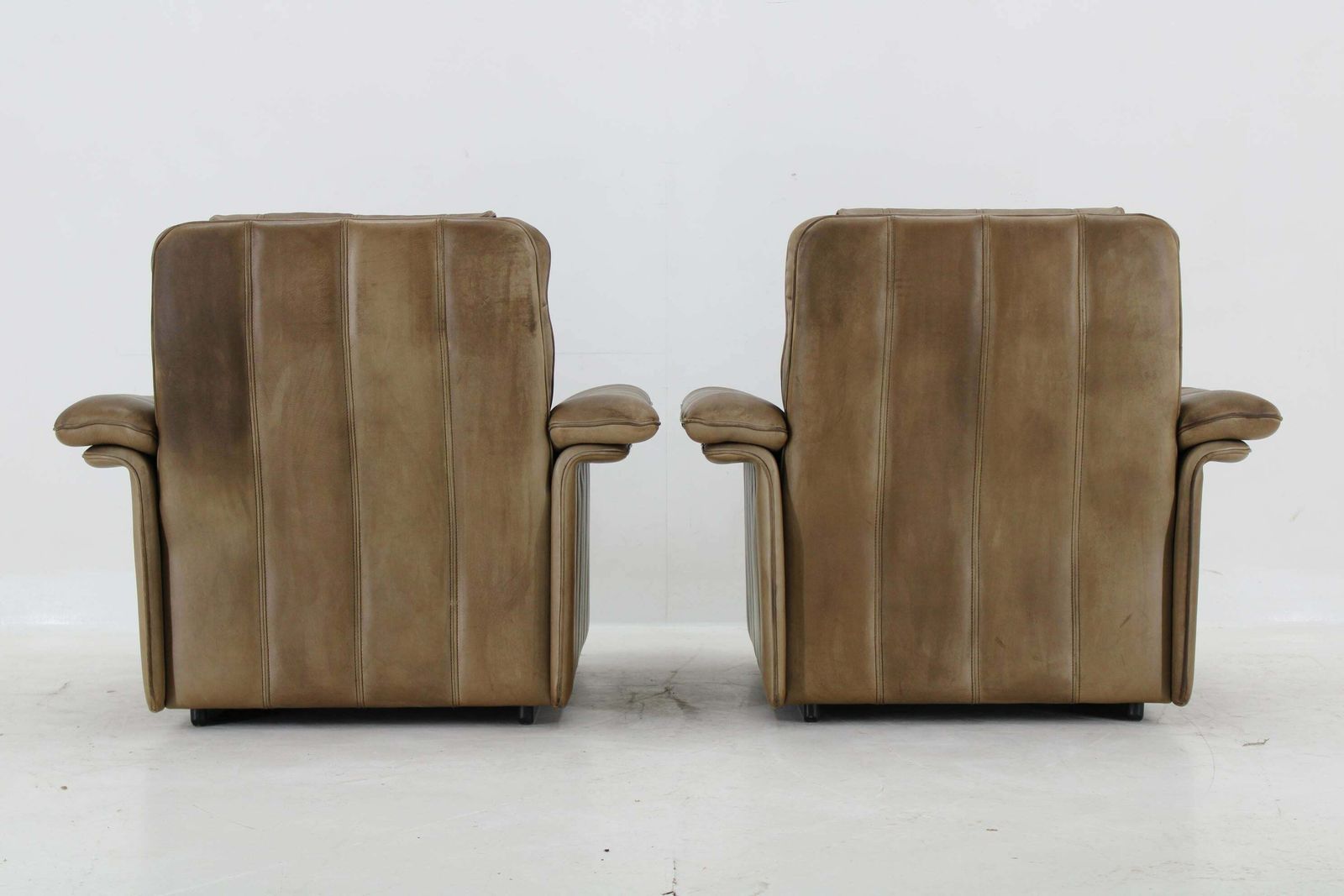 1970s Pair Of Exclusive De Sede Buffalo Leather Armchairs, Switzerland photo vinterior