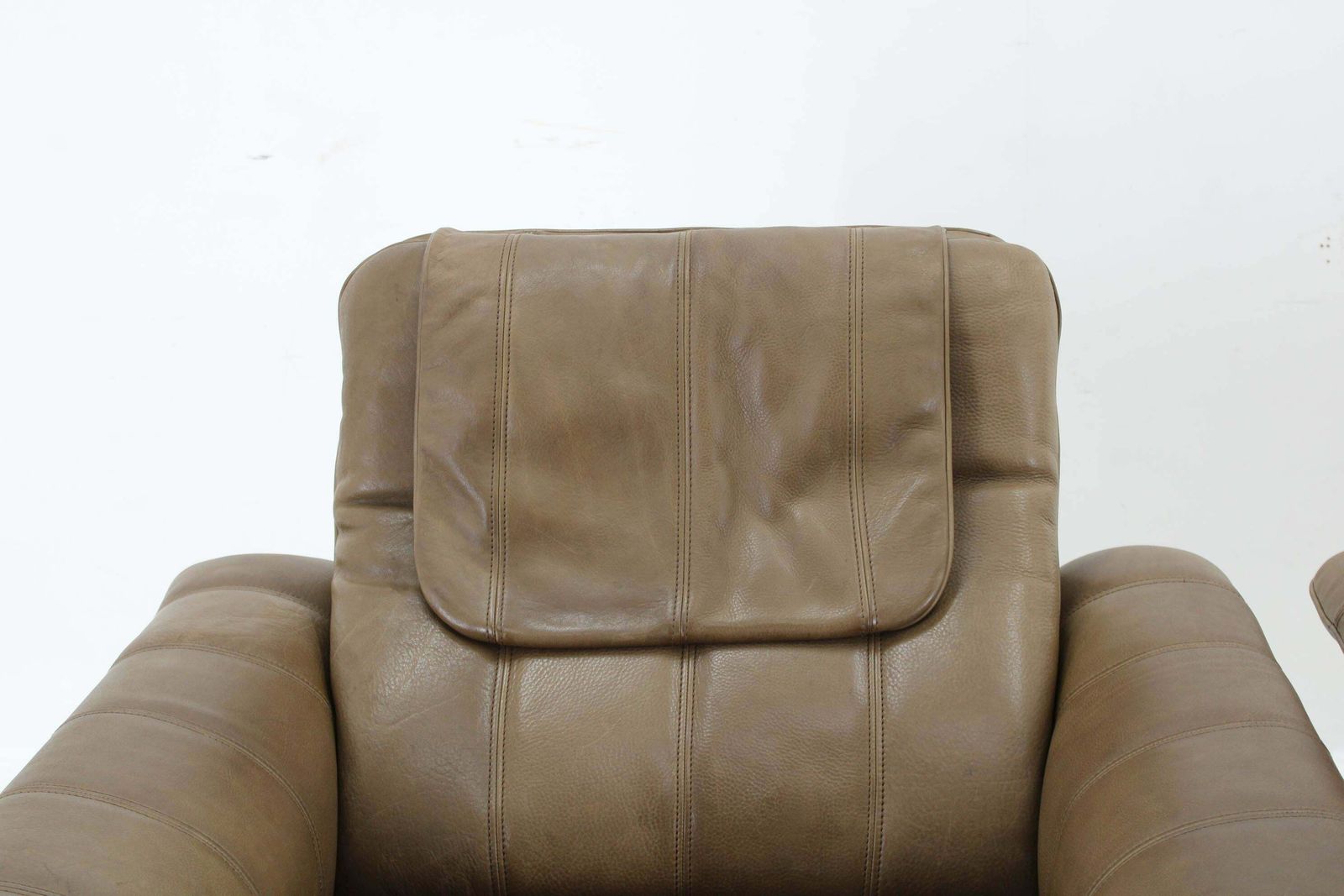 photo furniture 1970s Pair Of Exclusive De Sede Buffalo Leather Armchairs, Switzerland