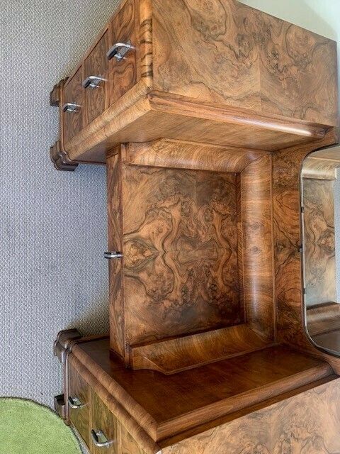 Unusual Walnut Mirrored Unit With Drawers In Excellent Condition. Suitable For A Hallway Or Dressing Room. photo 250.0