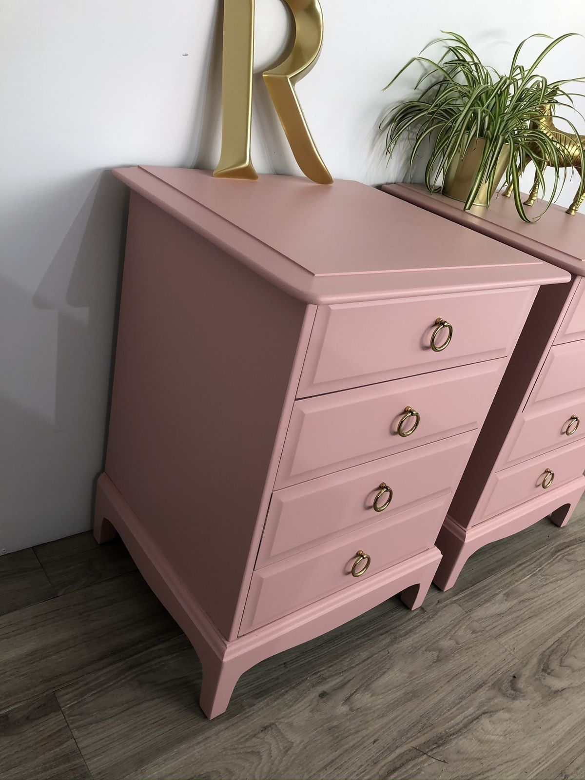 Stag Minstrel Pair (2) Of 4 Drawer Bedsides Nightstands Painted Pink photo for sale
