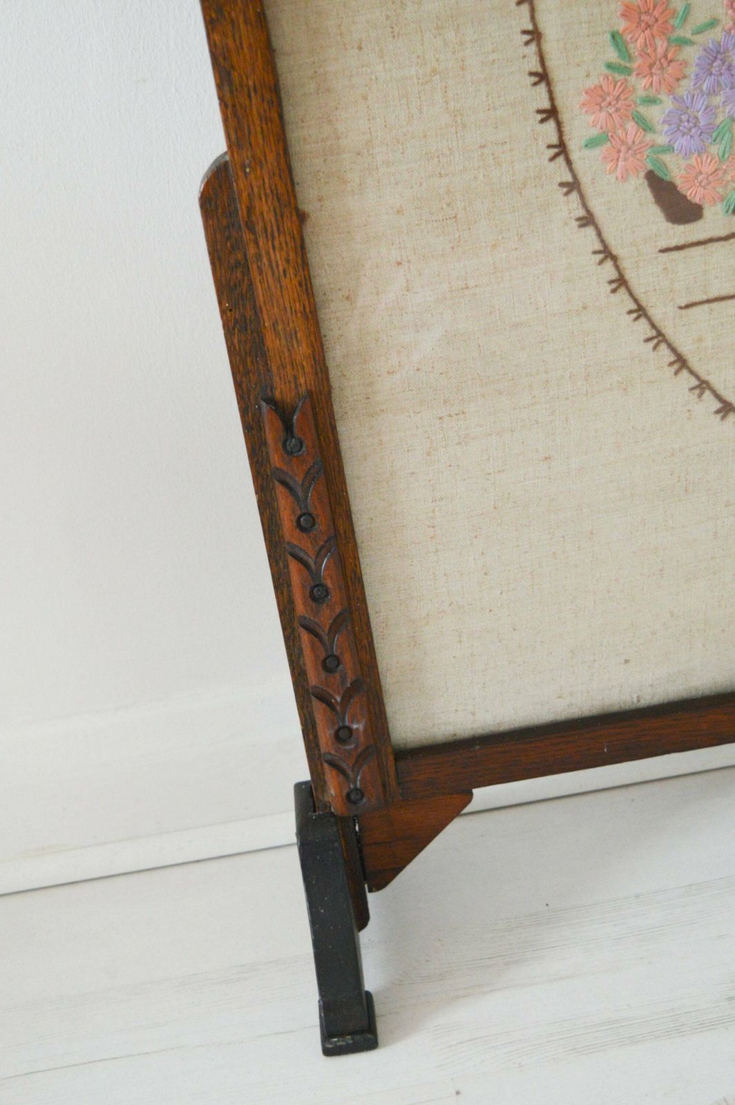 Hugh Heavy Carved Antique Needlepoint Fire Screen, Ballgown Lady With Flowers, Solid Teak Framed Fire Screen With Handle 84x68 Cm photo Art