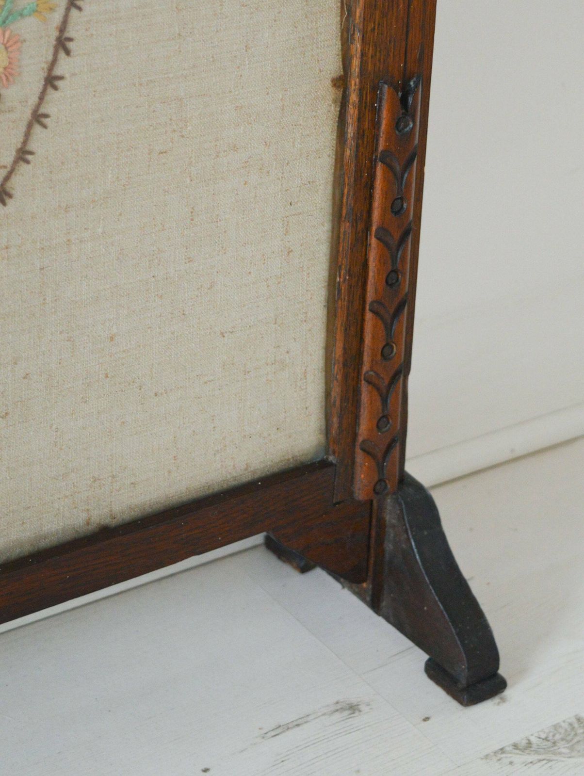 Hugh Heavy Carved Antique Needlepoint Fire Screen, Ballgown Lady With Flowers, Solid Teak Framed Fire Screen With Handle 84x68 Cm photo vinterior