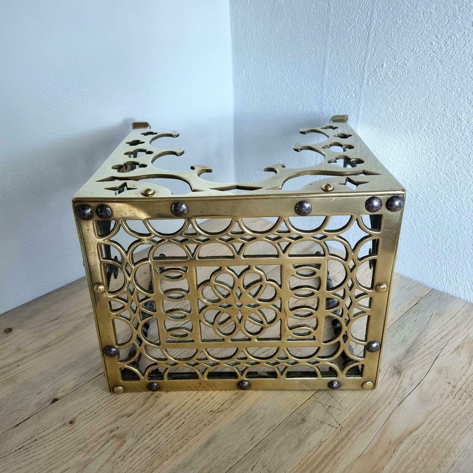 A Beautiful And Exceptional 'Gothic Revival' Brass Footman Trivet Of Very Heavy Gauge Brass & Steel Construction. photo 700.0