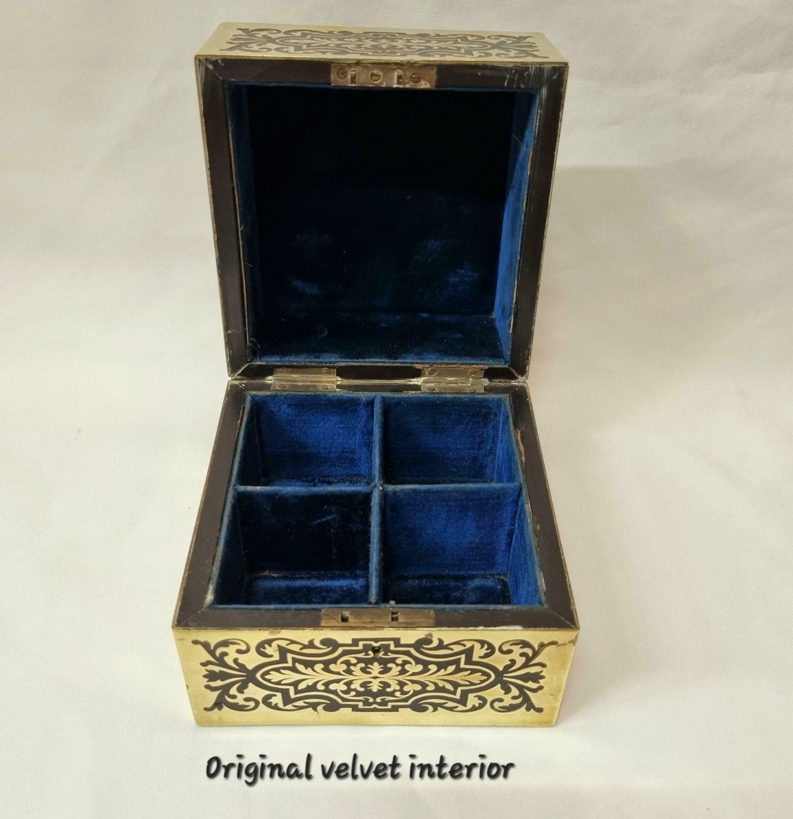 Antique Perfume Casket   An Exceptional 19th Century Ebony And Inlaid Brass Perfume Box With Four Original Bottles In Outstanding Condition. photo vintage