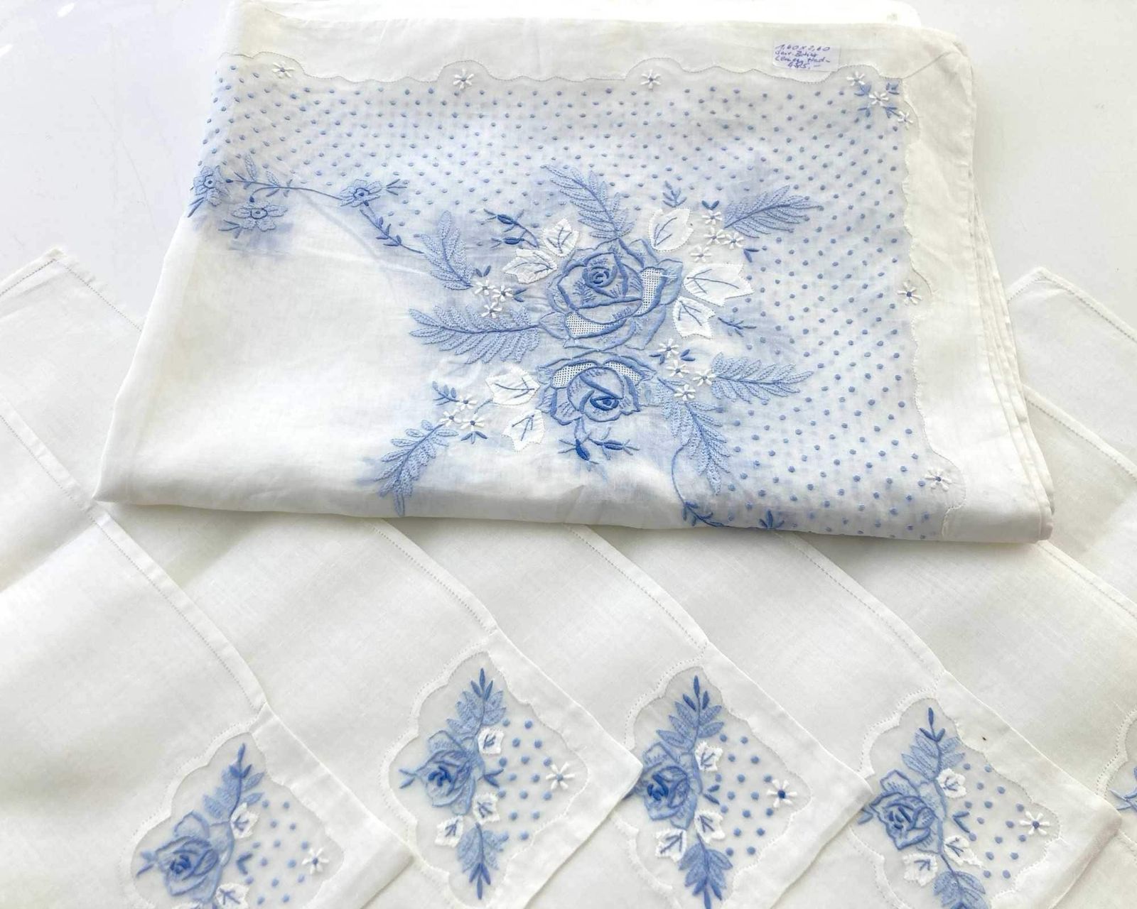 Antiek Tafelkleed | 63 X 102 Inch | Handgemaakt In Blauw En Wit photo for sale