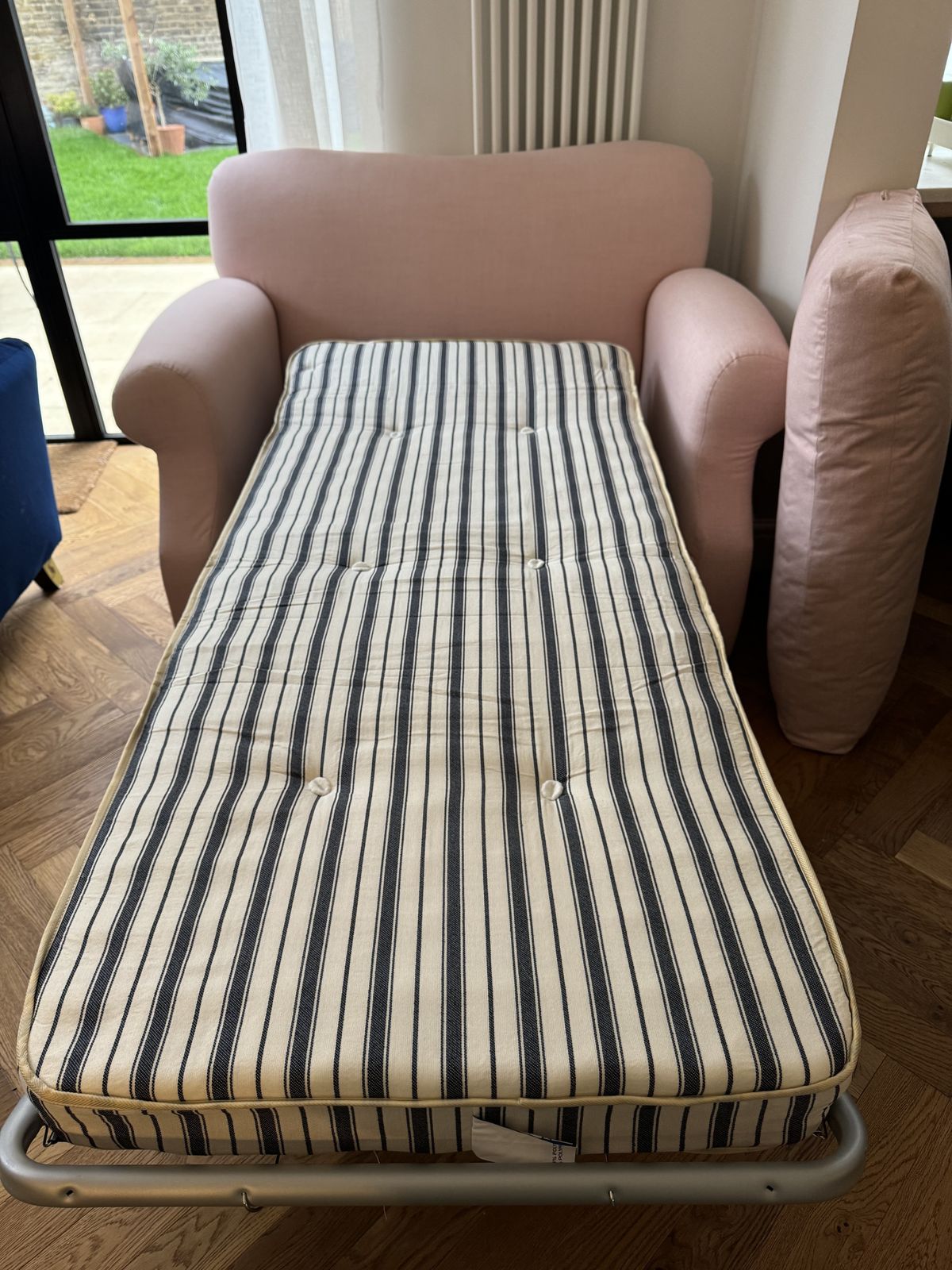 Loaf Snuggle Chair Bed photo Furniture