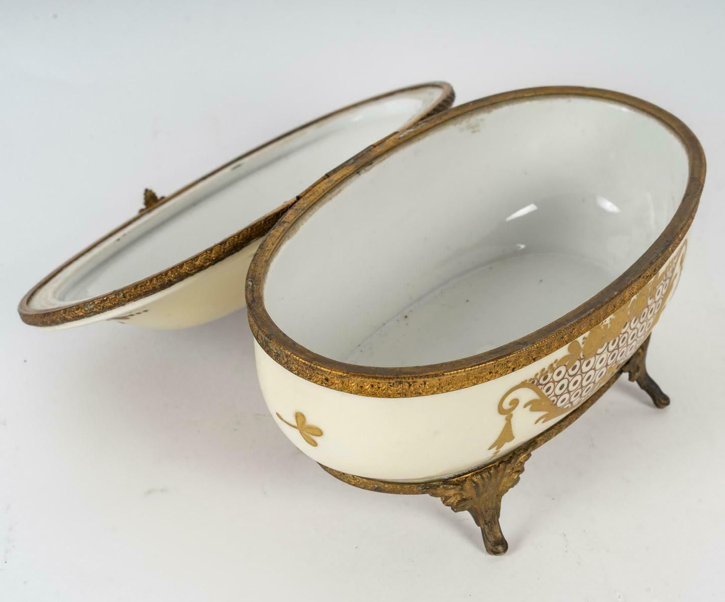 Sèvres Porcelain Box, Enamelled And Gilded, 20th Century, Napoleon III Style. photo Home Decor