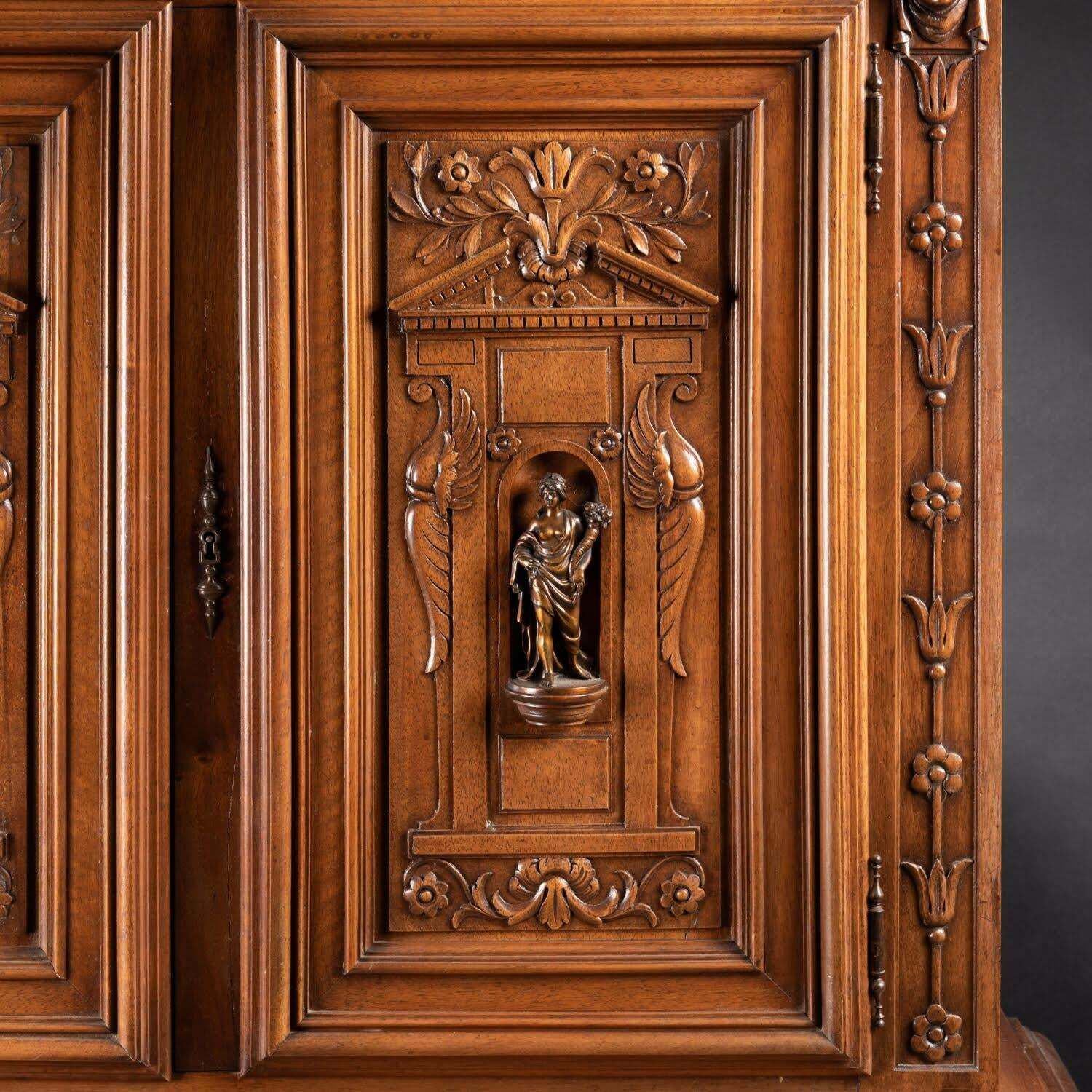 Renaissance Style Cabinet In Carved Walnut, 19th Century. photo Furniture