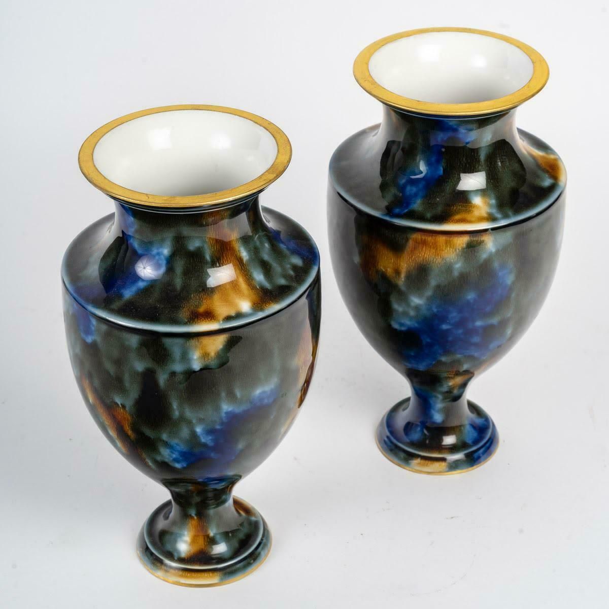 Pair Of Sèvres Porcelain Vases, Napoleon III Period, 19th Century. photo vinterior
