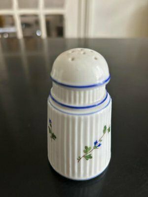 photo buy Tea Service In Porcelaine, 1890s, Set Of 7