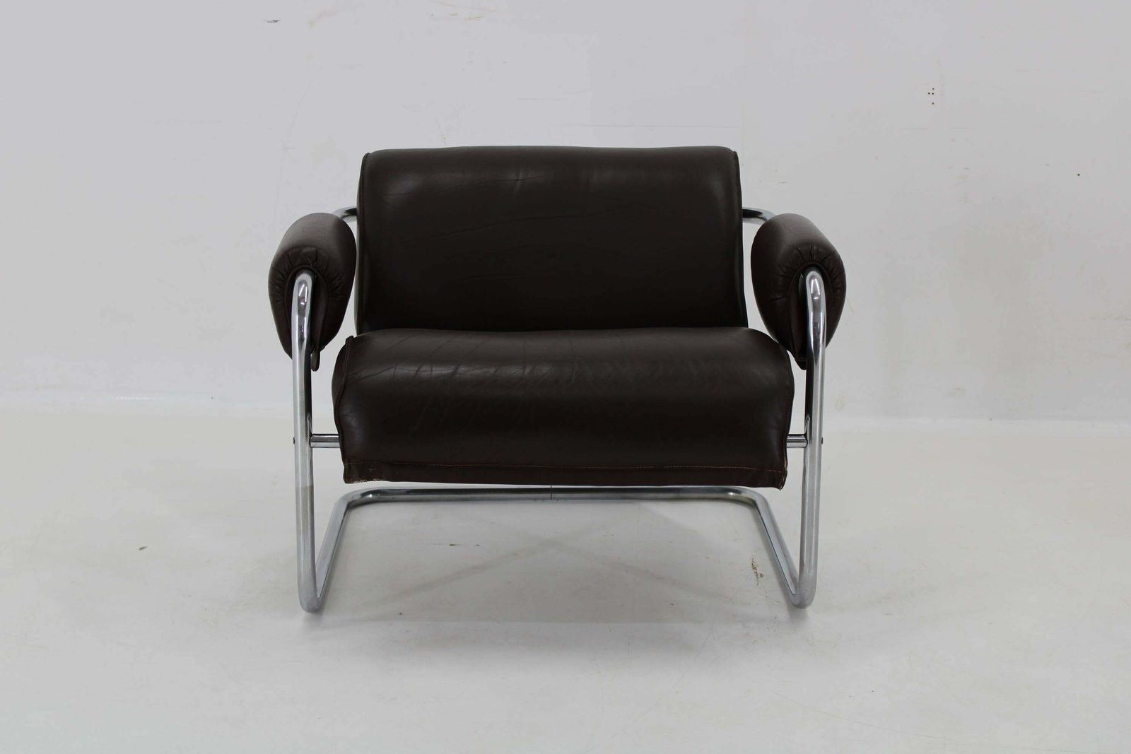 photo furniture 1950s Pair Of Tubular Armchairs In Leather, Czechoslovakia