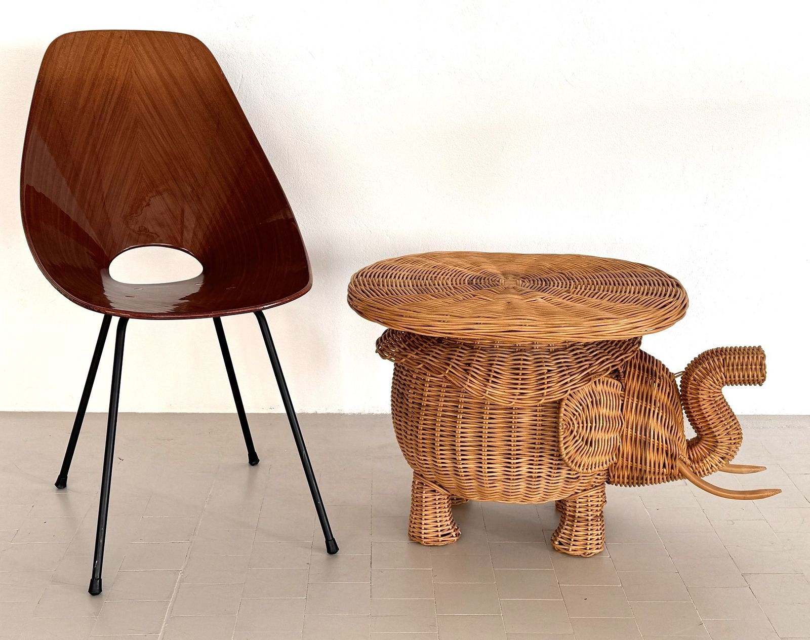 Italian Elephant Side Table In Wicker By Vivai Del Sud, 1970s photo vintage