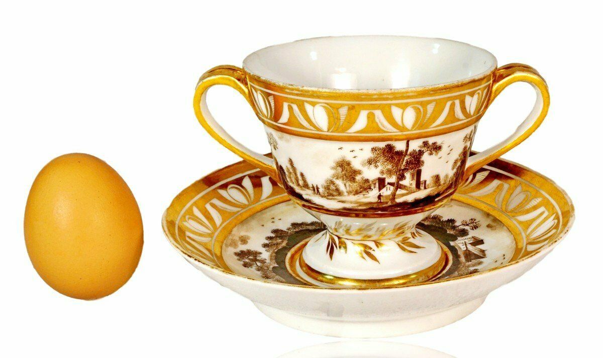 Large Chocolate Cup And Saucer In Paris Porcelain   Late 18th Century