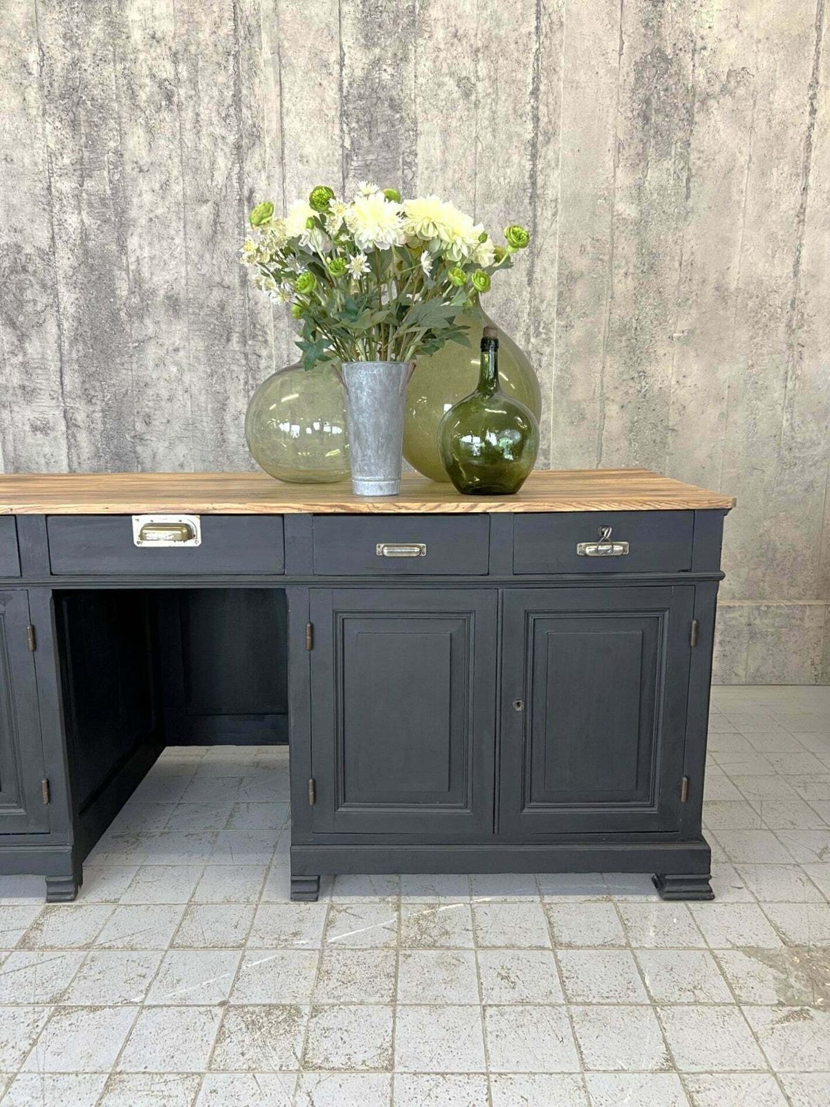 photo vinterior Black Solid Wood Shop Counter Sideboard Drawers Cupboard
