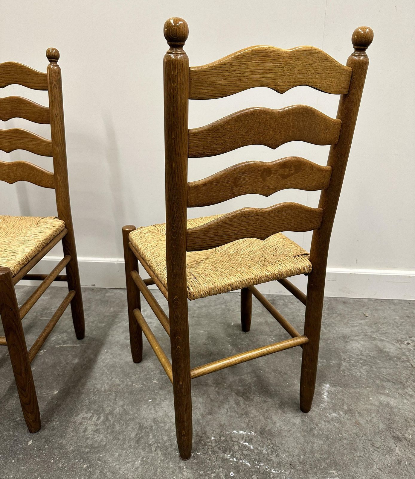Set Van 6 Franse Provence Eiken Boerenlandse Eetkamerstoelen Met Biezen Zitting, Ca. Jaren 1970. photo Meubels