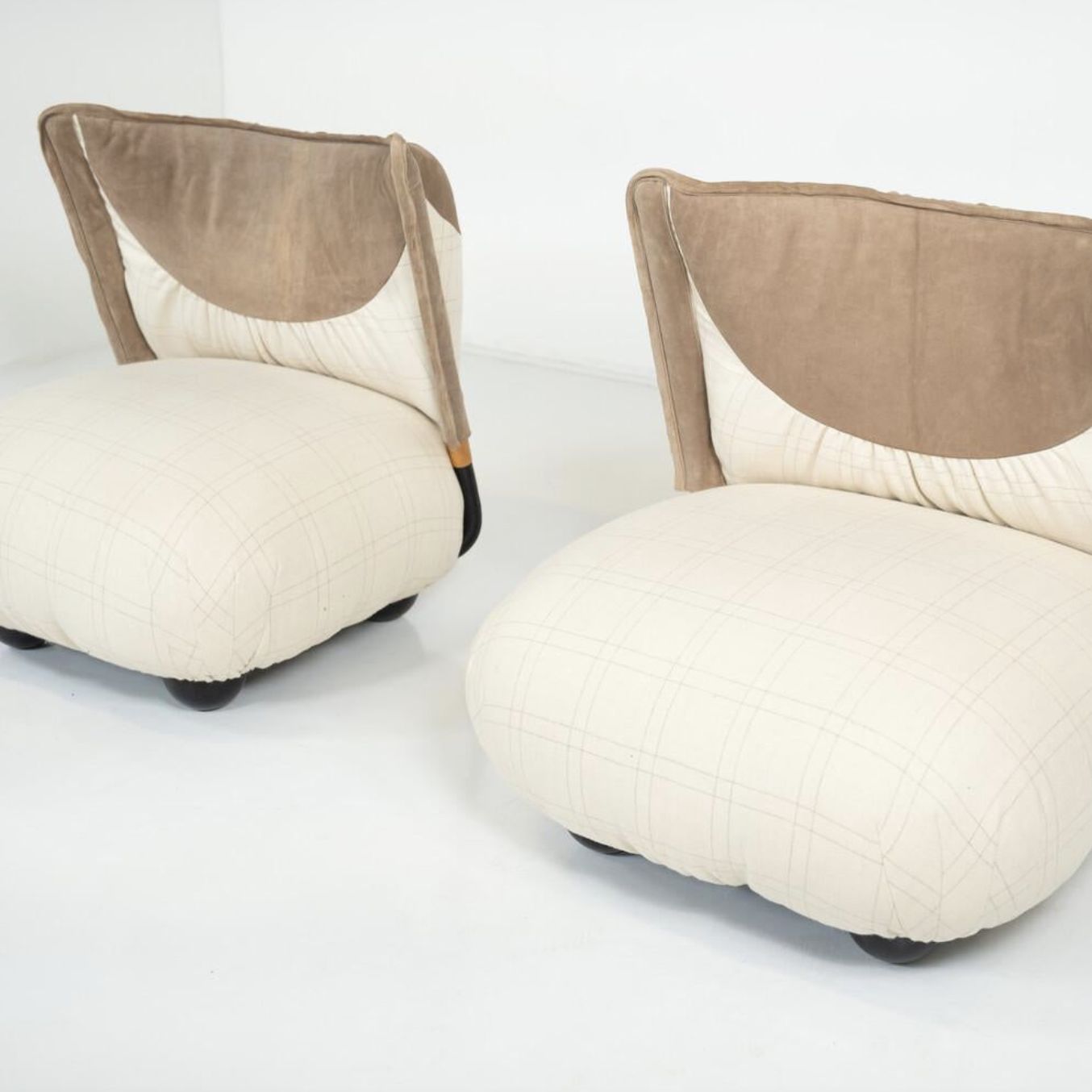 Pair Of ” Le Bugie” Lounge Chairs By Alessandro Becchi For Giovannetti, 1980s – New Upholstery photo vintage