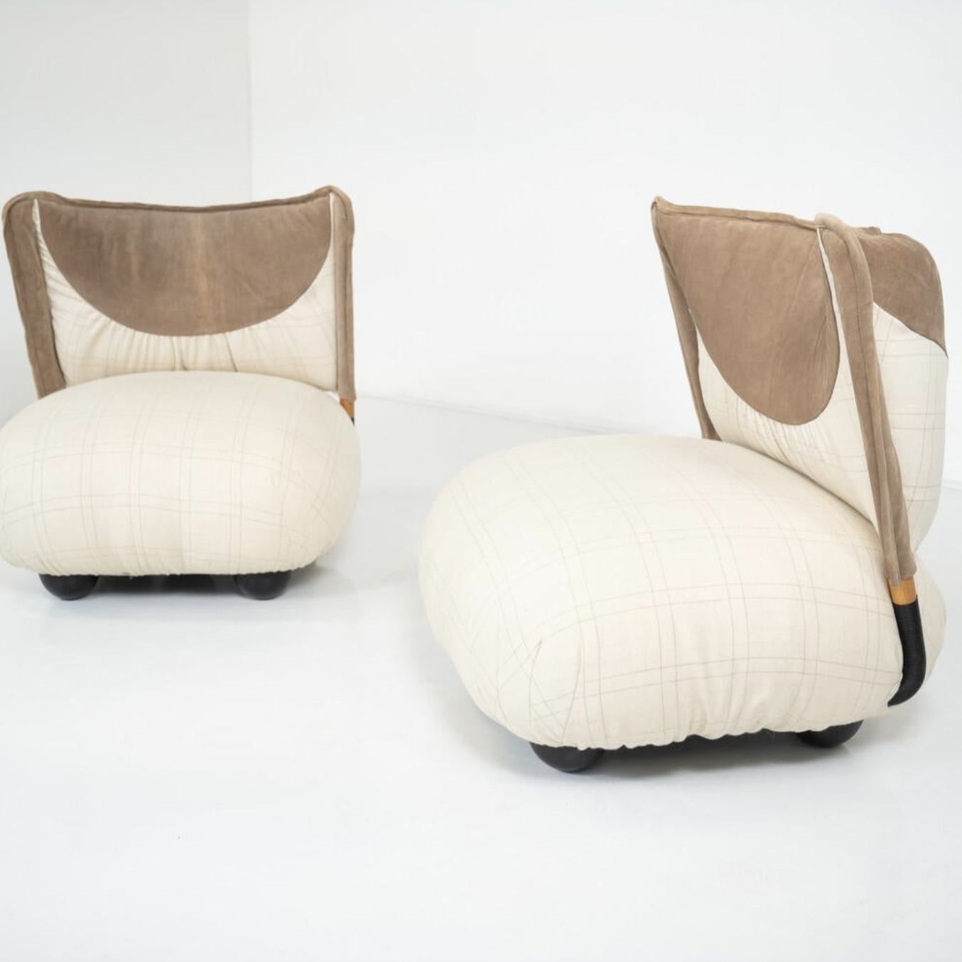 photo vinterior Pair Of ” Le Bugie” Lounge Chairs By Alessandro Becchi For Giovannetti, 1980s – New Upholstery