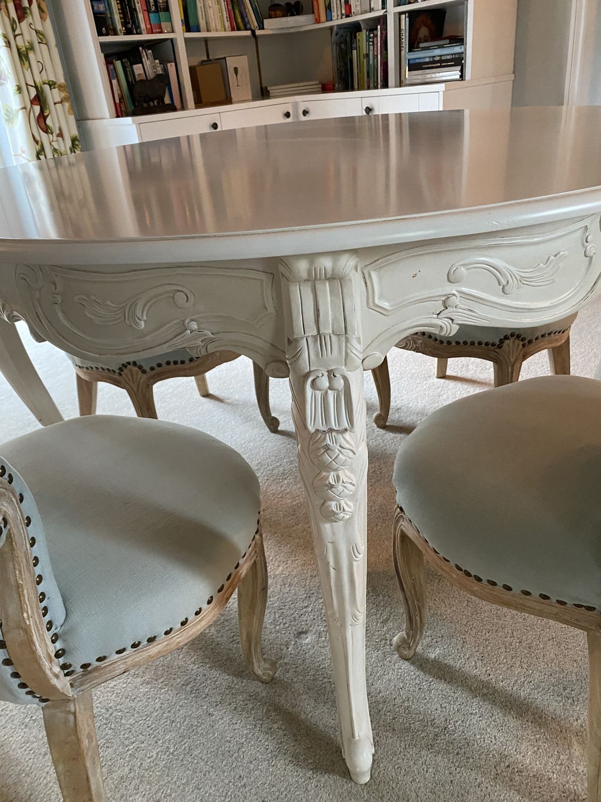 French Style White Round Dining Table photo Furniture
