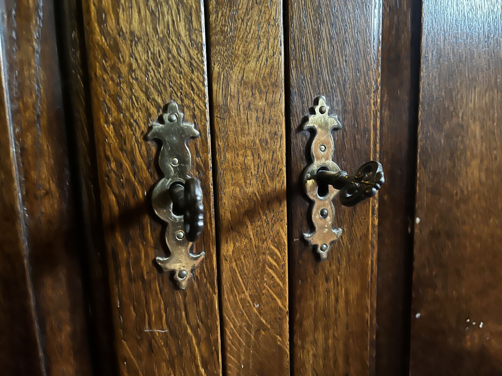 Cumpers Of Salisbury Reproduction Oak Dresser photo 295.0