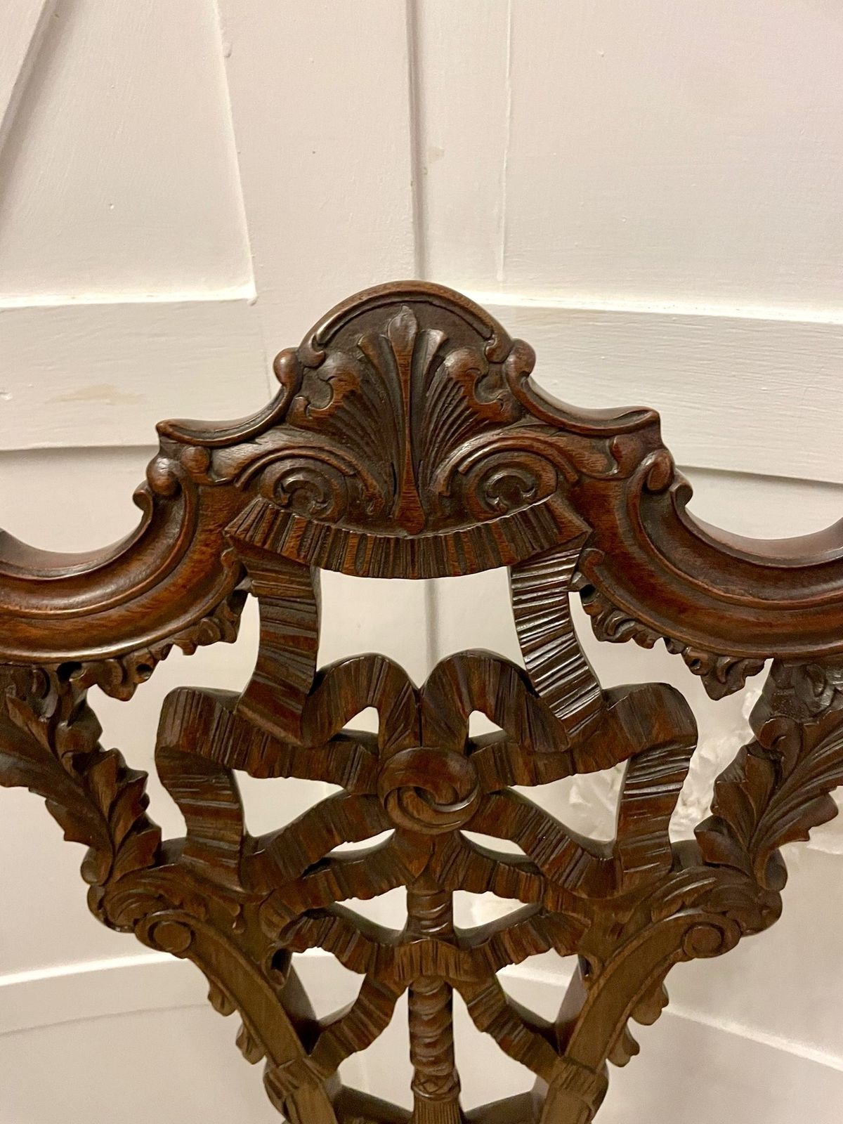 photo vinterior Outstanding Quality Antique 19th Century Carved Mahogany Office Chair
