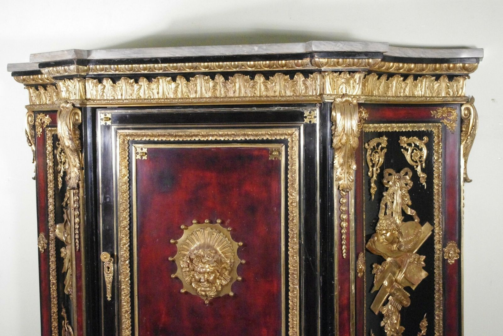 photo vinterior 19th Century French Gilt Metal Mounted Ebonised Cabinet With Marble Top
