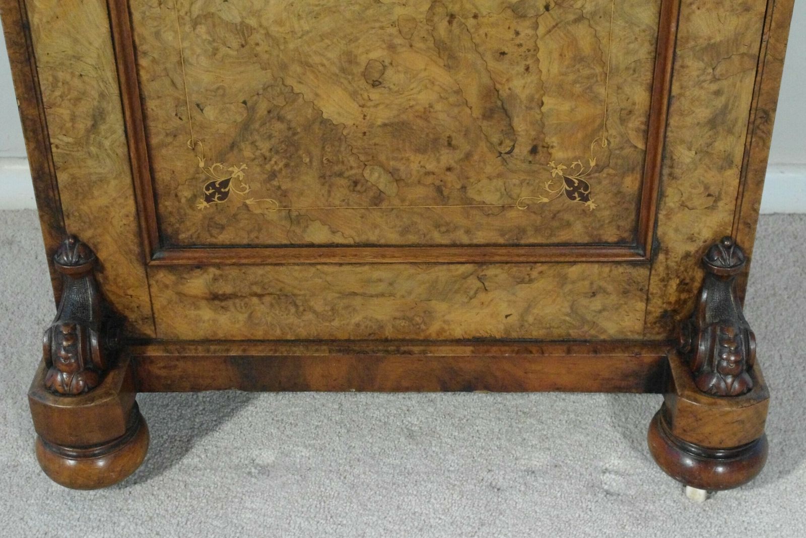 995.0 Victorian Burr Walnut Davenport photo
