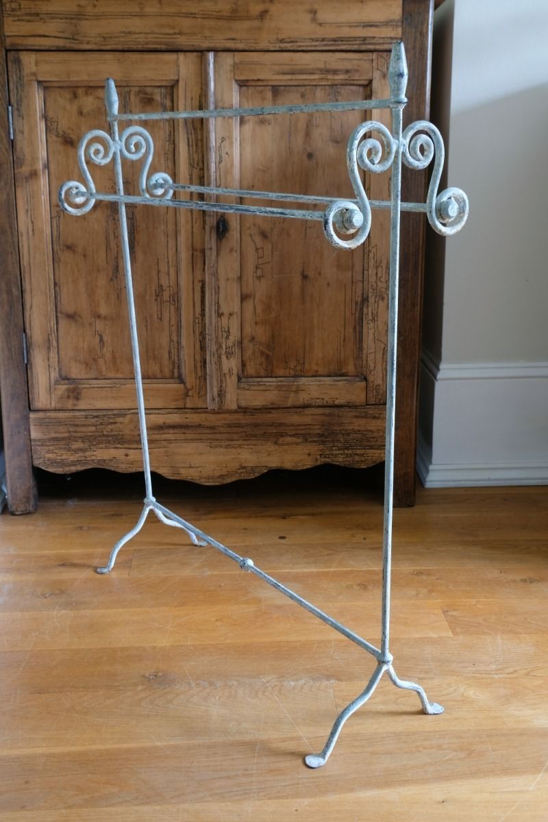 photo vinterior Wrought Iron & Painted Towel Rail With Scroll Ends