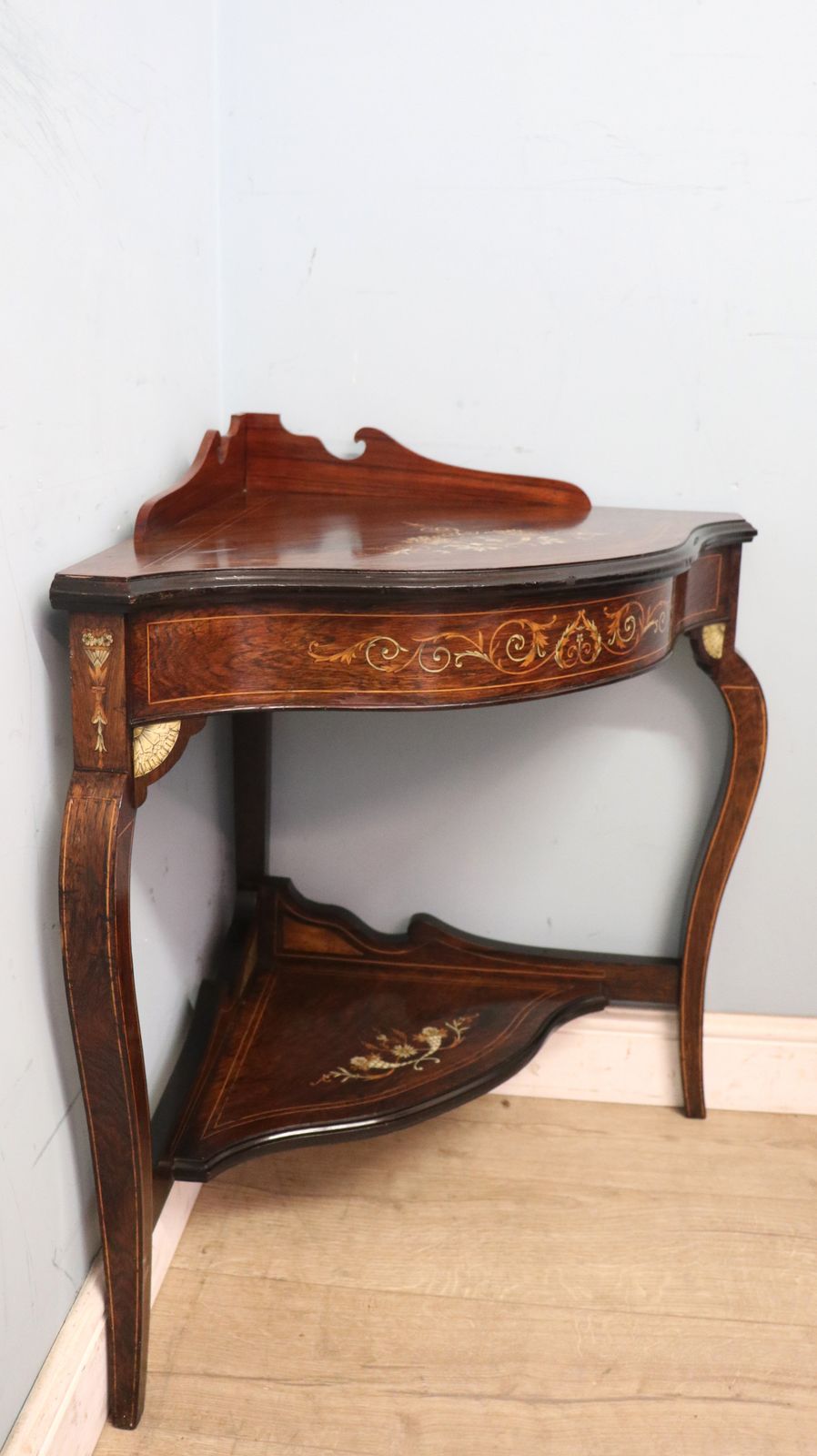 A Lovely Early 20th Century Sheraton Revival Hardwood Corner. photo vinterior