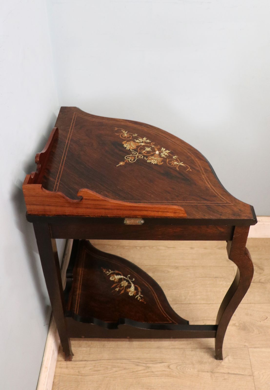 A Lovely Early 20th Century Sheraton Revival Hardwood Corner. photo buy
