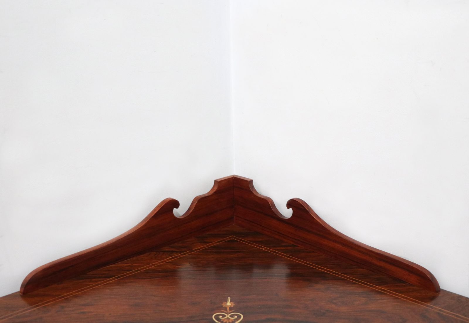 A Lovely Early 20th Century Sheraton Revival Hardwood Corner. photo vintage