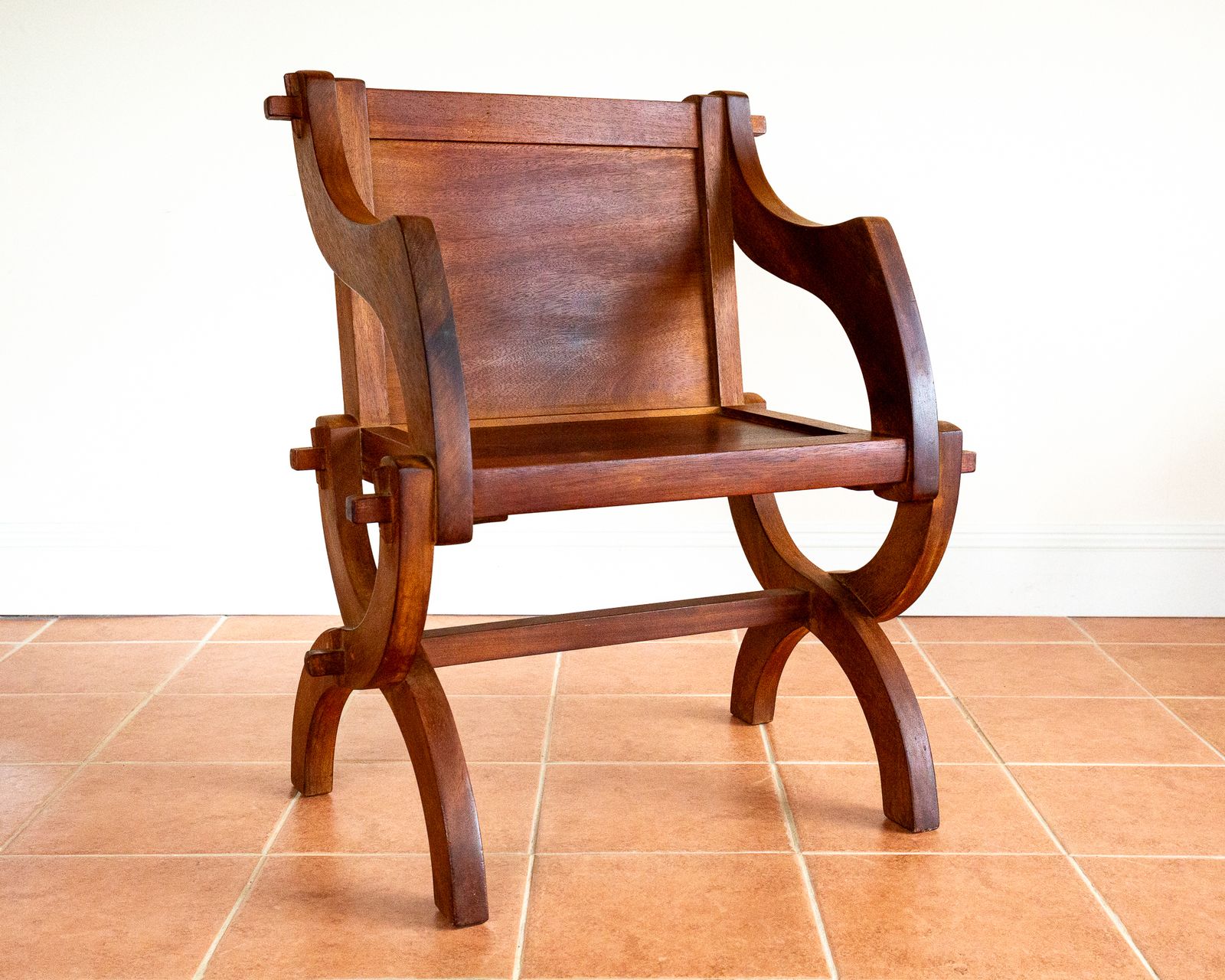Furniture Glastonbury Throne Chair Elm Artisan Sculptural Craftsman Savonarola Curule X Frame Rustic Medieval Hall Chair Regal photo