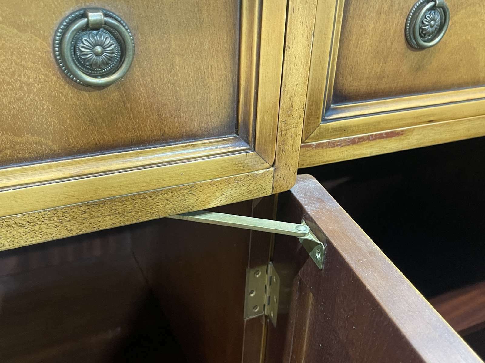 English Sideboard In Blond Mahogany From The 1980s photo vintage