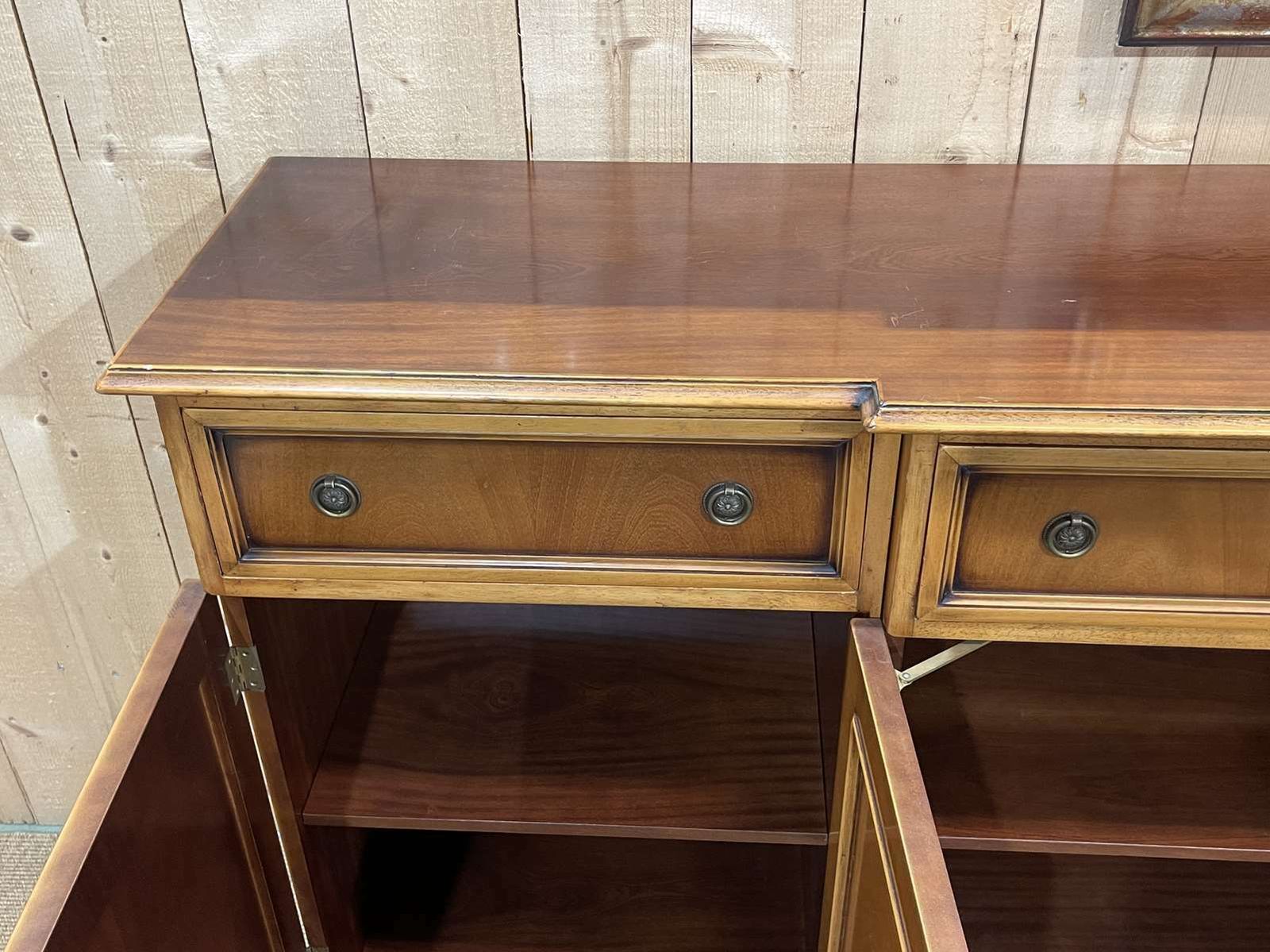 photo furniture English Sideboard In Blond Mahogany From The 1980s