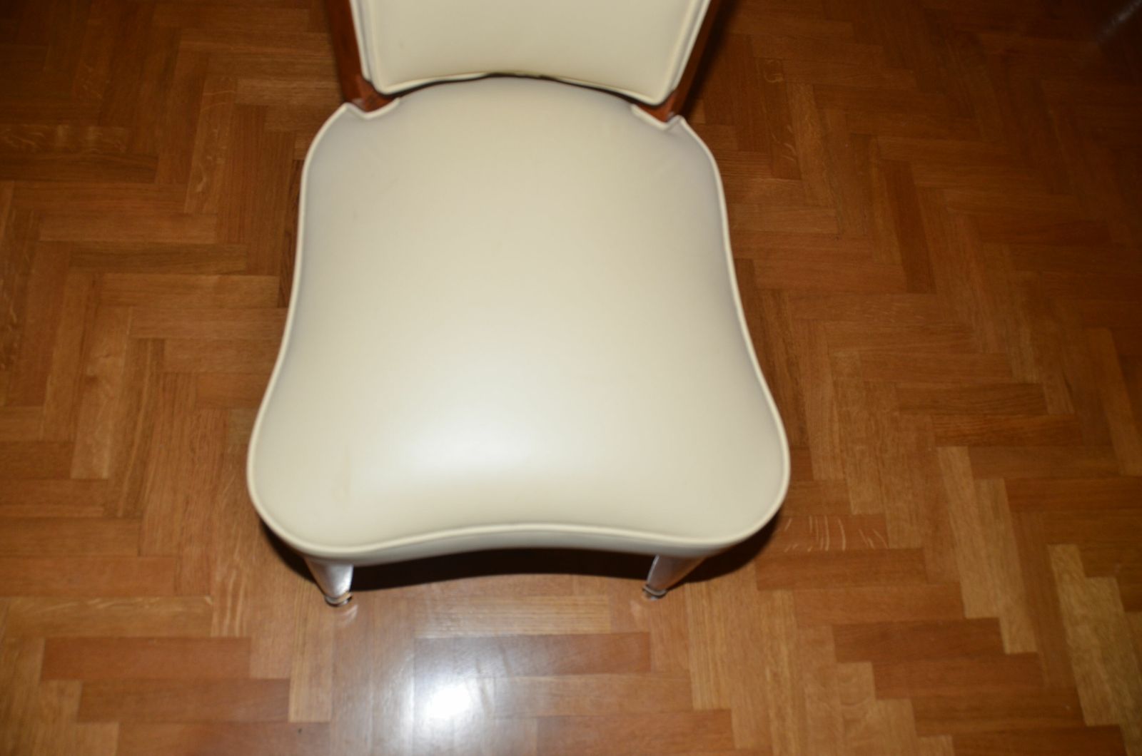 photo furniture Set Of Six Art Deco Flesh In Stained Beech And Ivorian Leather