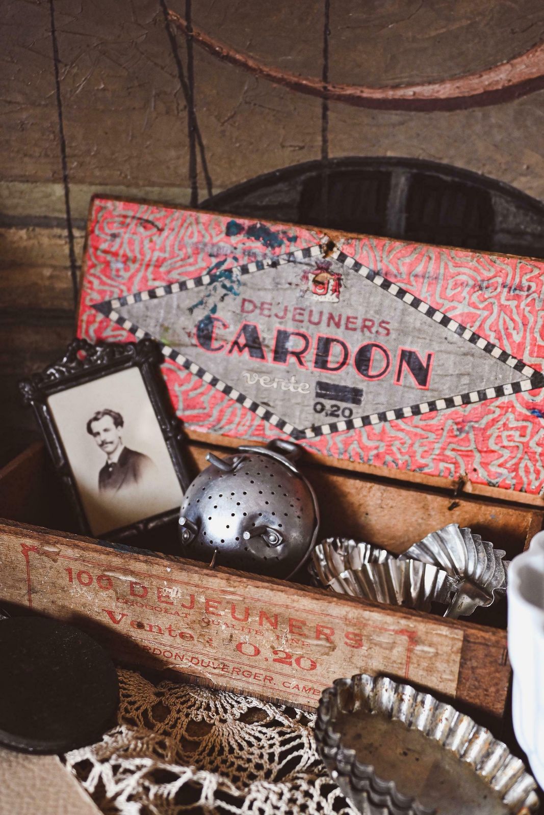 Antique Wooden Box For Cardon Chocolate   Collectible