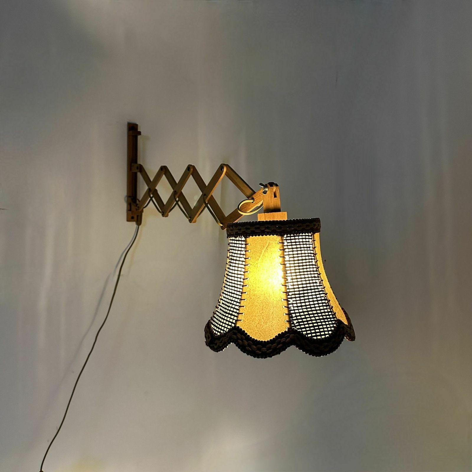 Vintage Teakhouten Schaarlamp Voor Aan De Wand, Jaren 1960 photo vinterior