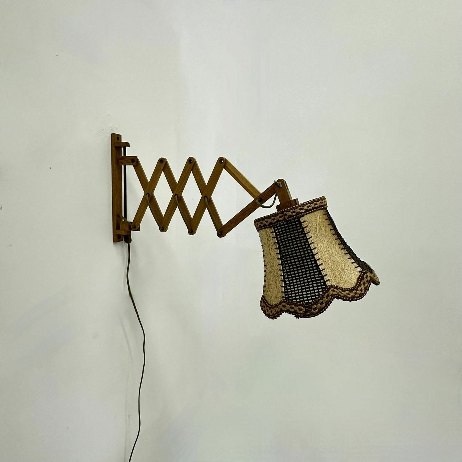 photo vintage Vintage Teakhouten Schaarlamp Voor Aan De Wand, Jaren 1960
