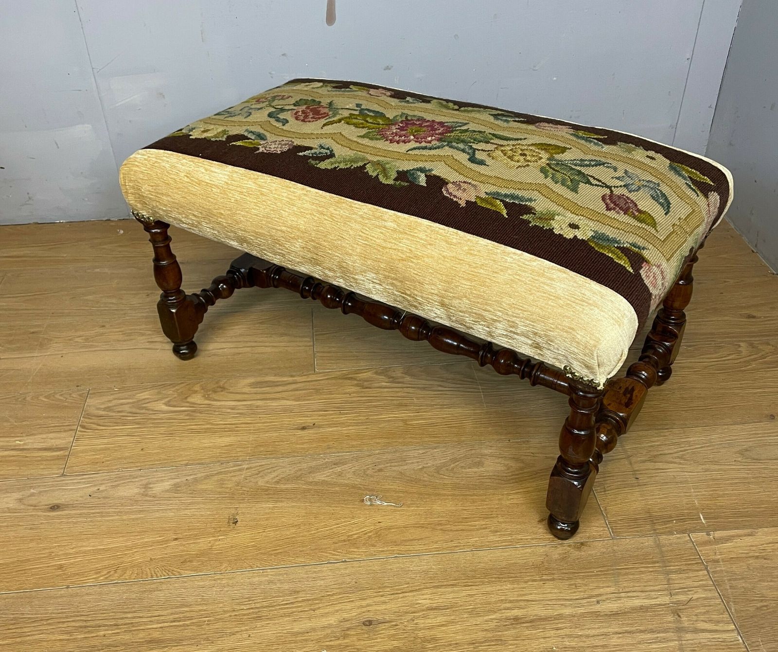 Late C19th Walnut Bobbin Turned Stool photo Furniture