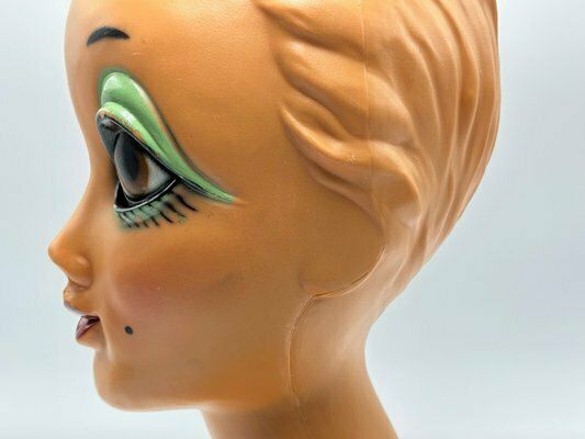 Twiggy Manekin Head From Huard, 1971 photo 210.0