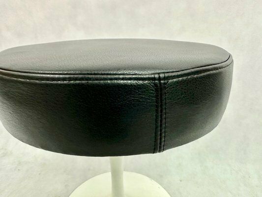 Tulip Leather Stool By Ero Saarinen For Knoll International, 1960s photo vinterior