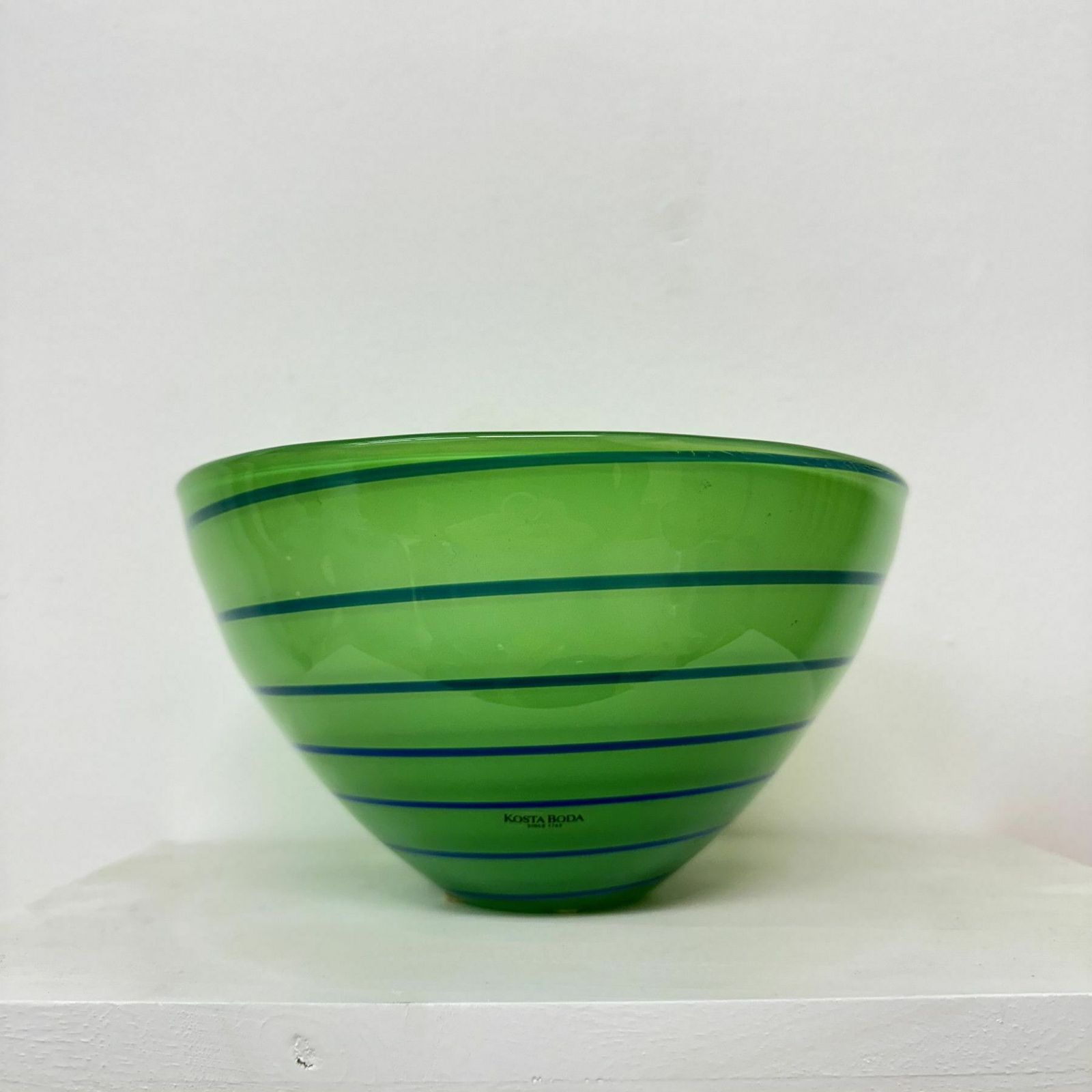 Anna Ehrner Voor Kosta Boda Epoque Green Stripe Schaal photo furniture