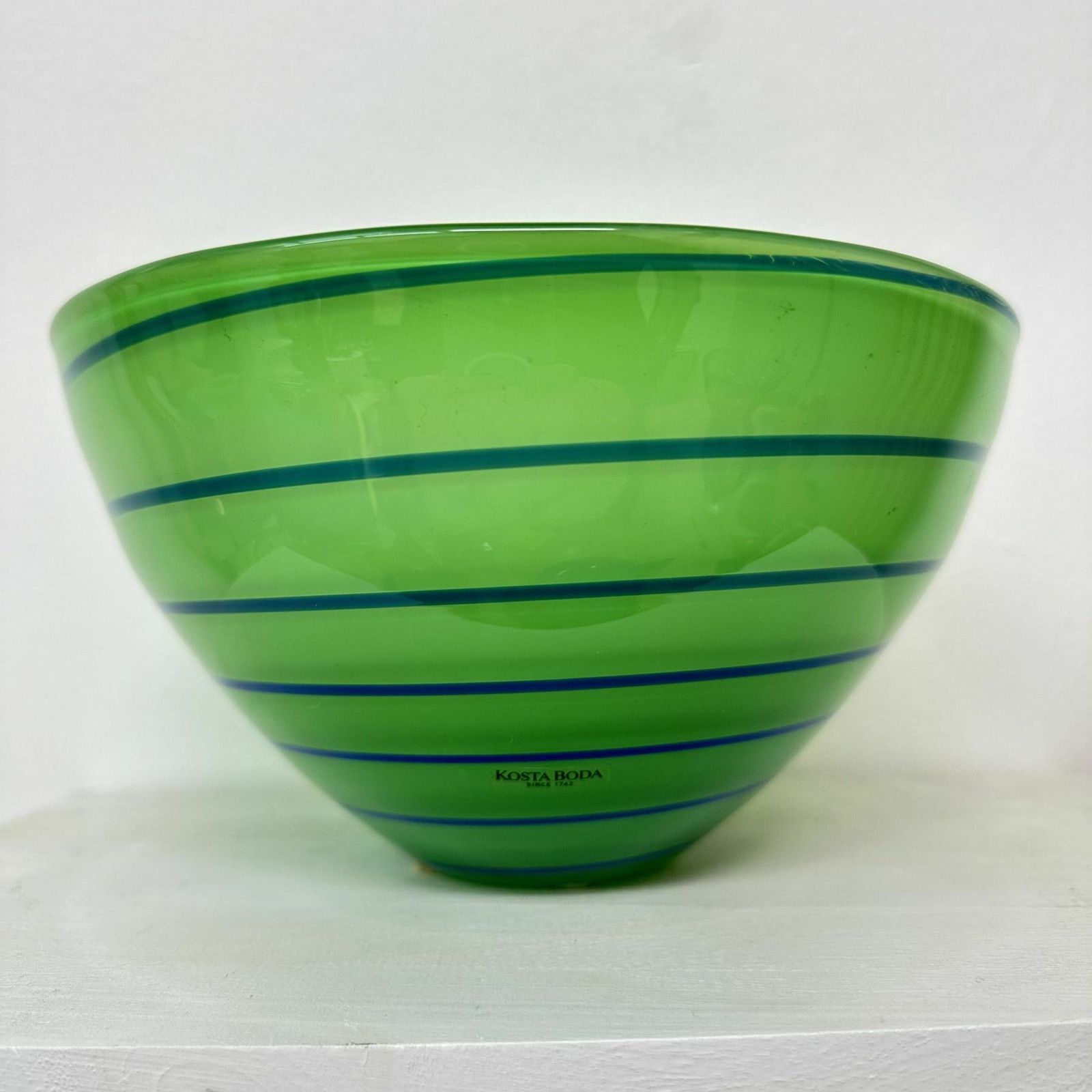 photo vinterior Anna Ehrner Voor Kosta Boda Epoque Green Stripe Schaal