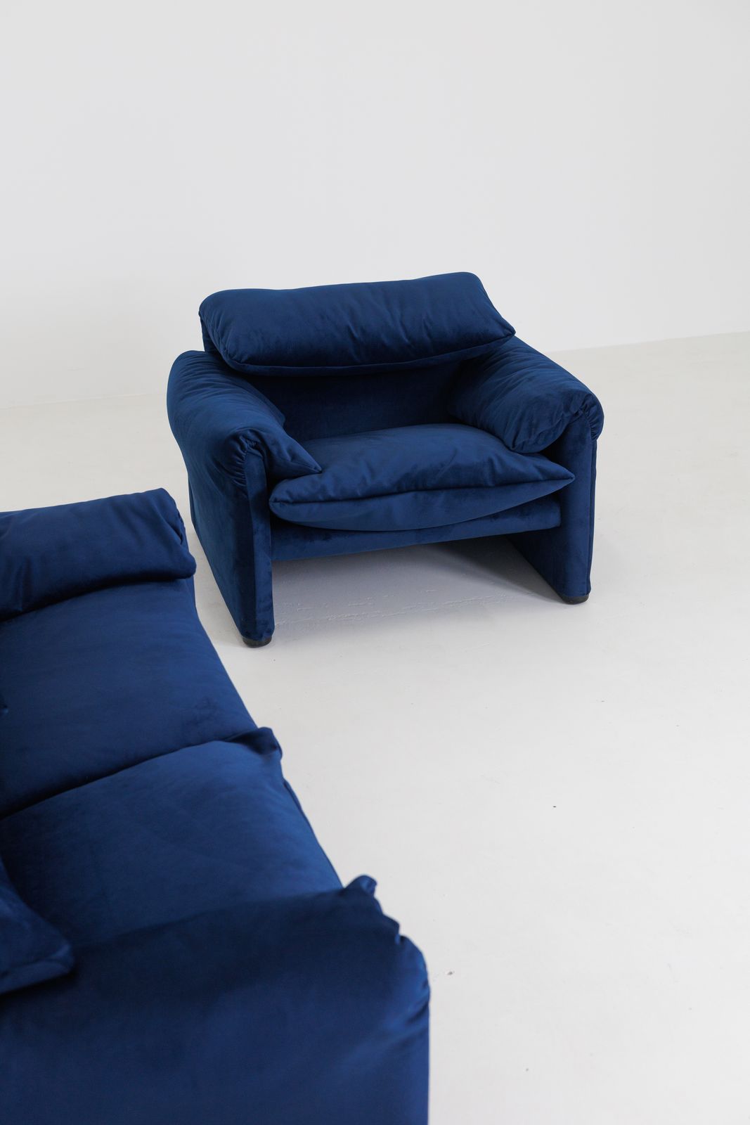 Maralunga Blue Velvet Sofa By Vico Magistretti For Cassina, Italy 70s photo Furniture