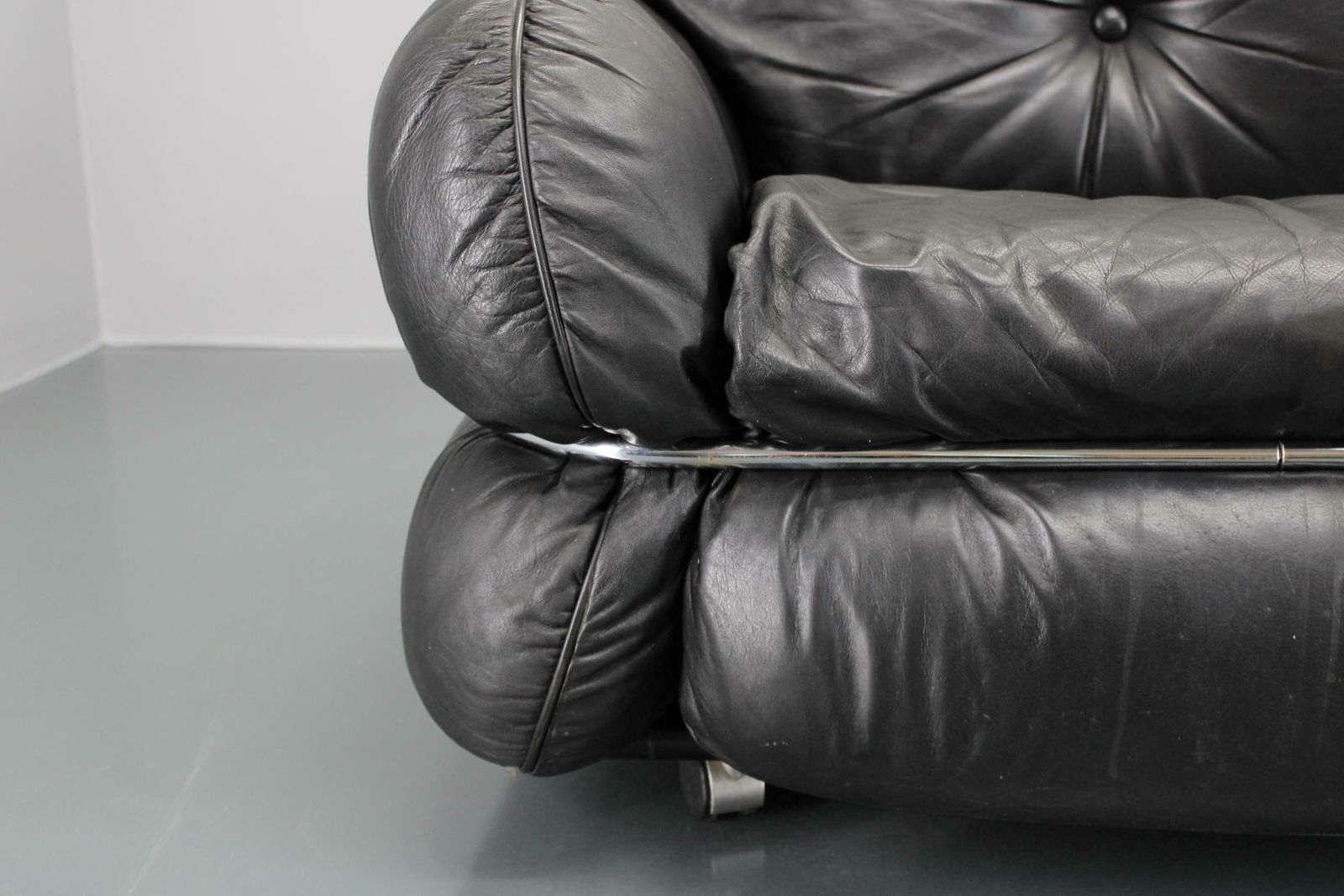 1970 Kurt Hvitsjö Rare “Hannibal” Black 3  Seater Sofa For Isku, Finland photo vintage