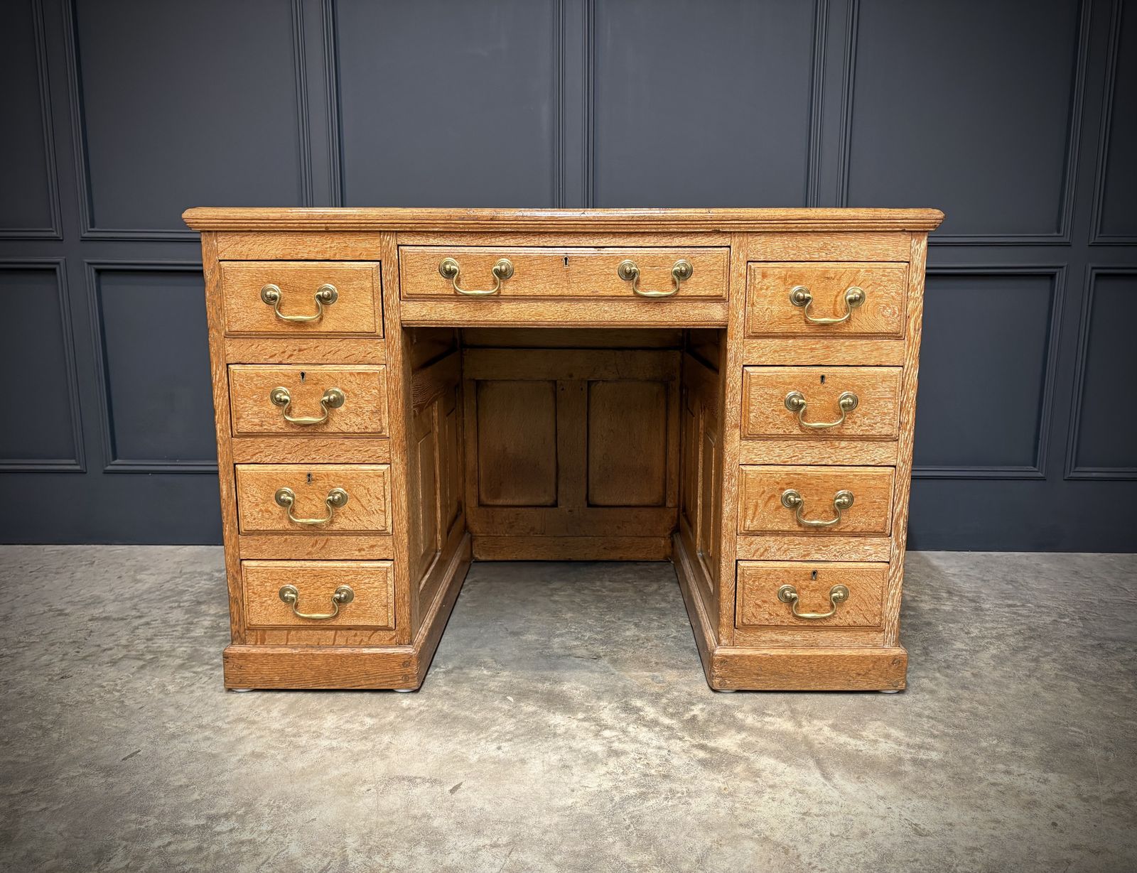 Freestanding Oak Kneehole Desk photo 1565.0
