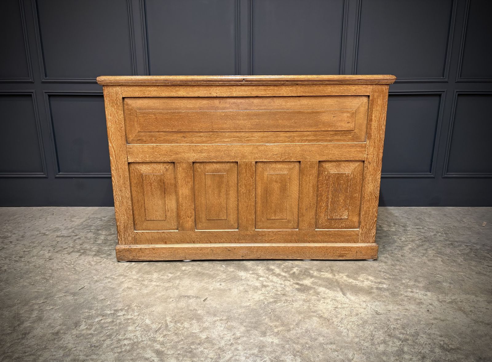 photo vinterior Freestanding Oak Kneehole Desk