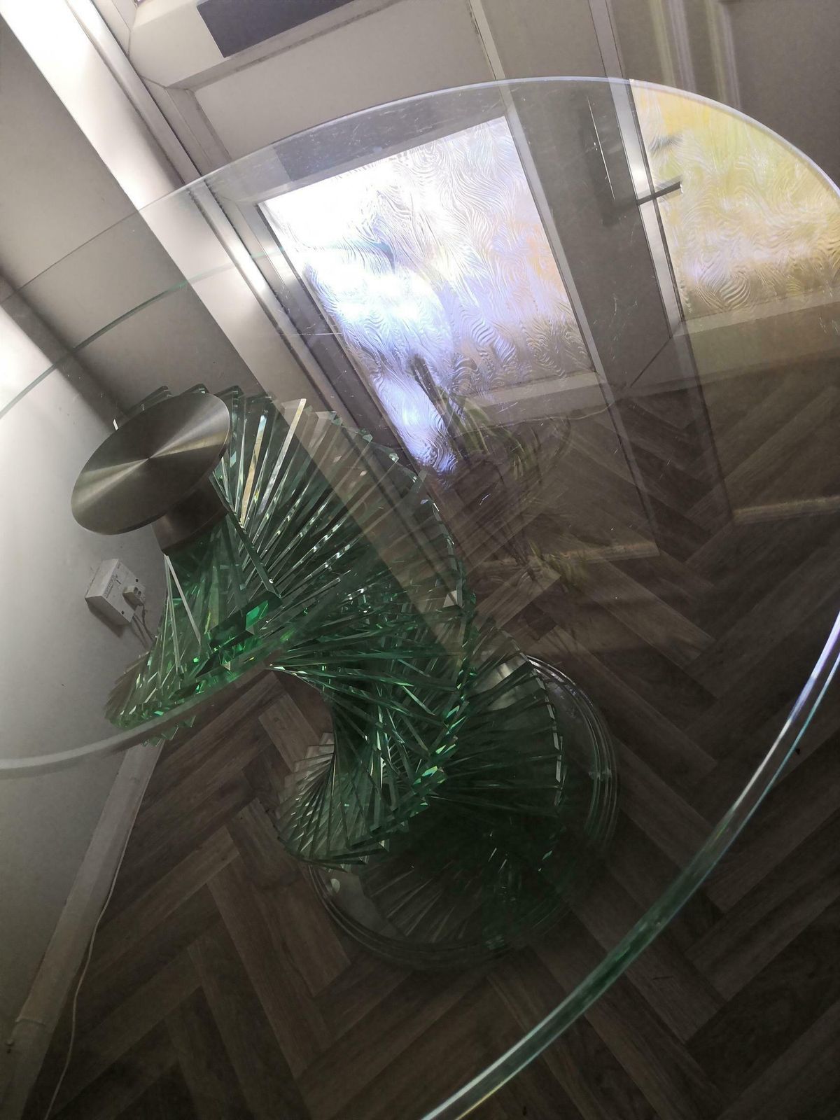 photo vinterior 1980s Retro Glass Spiral Helix Dining Table In The Style Of Danny Lane