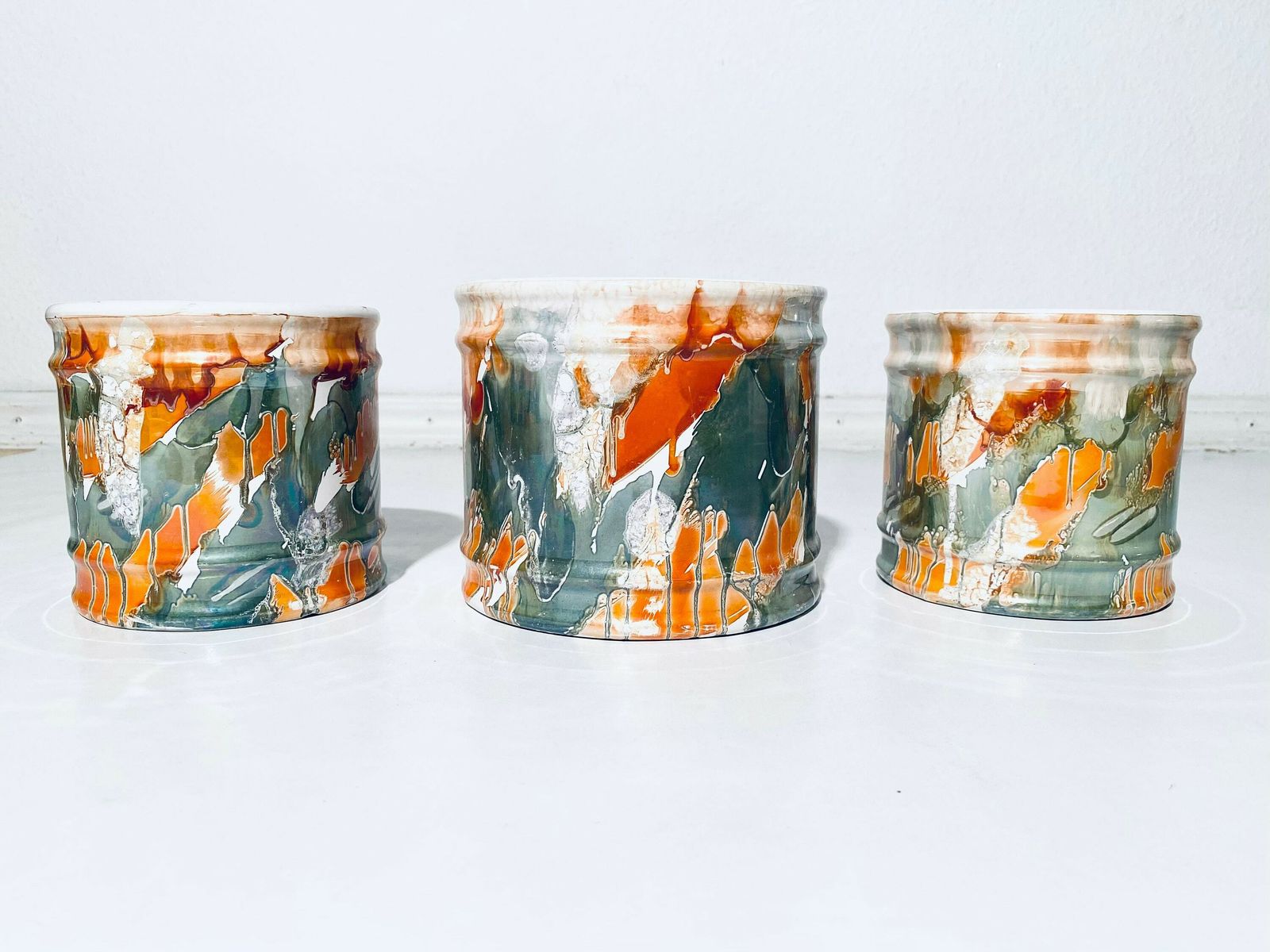 Four Matching Ceramic Planters Set With Dripping Glaze Motif / Orange Petrol White photo 172.0